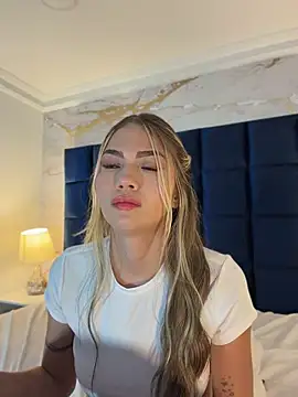 EmmaJhoons live
