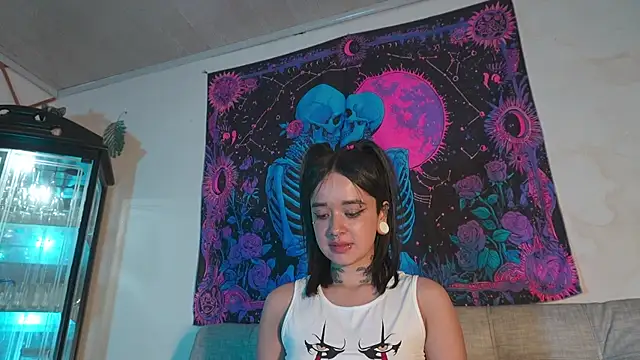 ariana-white- live