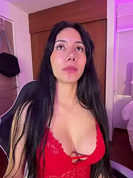 ArianaReynoldss live