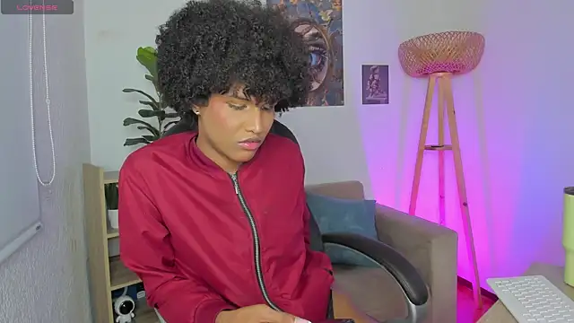 NaomiSaenz_ live