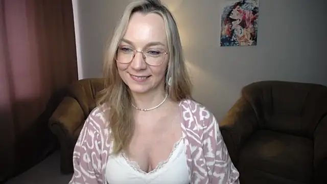 Ava_Elior live