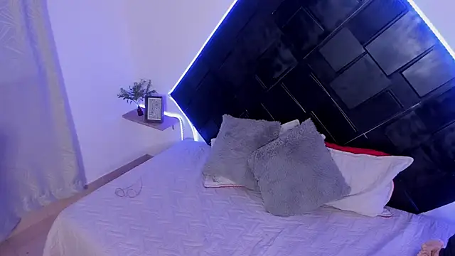 Sarah_miel live