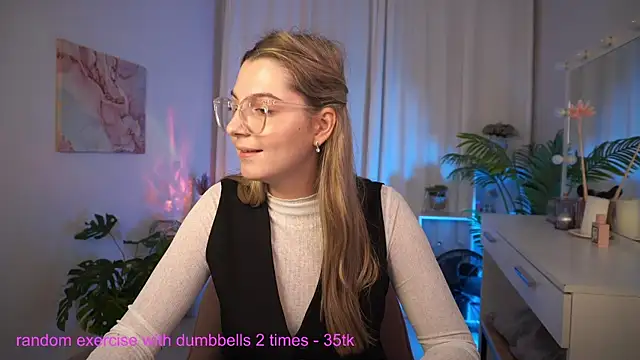 LucreciaStorm live