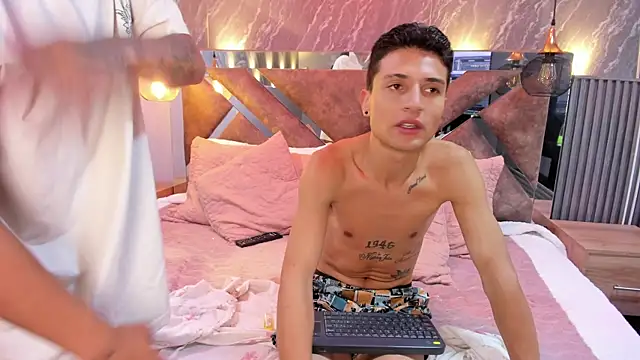 ChloeeAndMax live