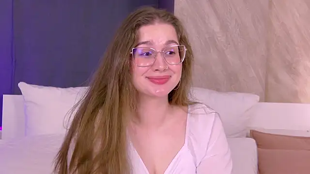 EllieHayes live