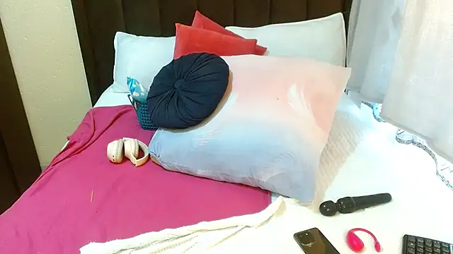 NaughtyLuux12 live