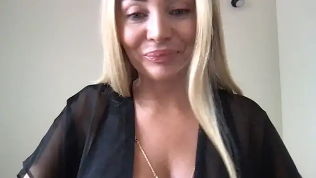 Chloeblond live