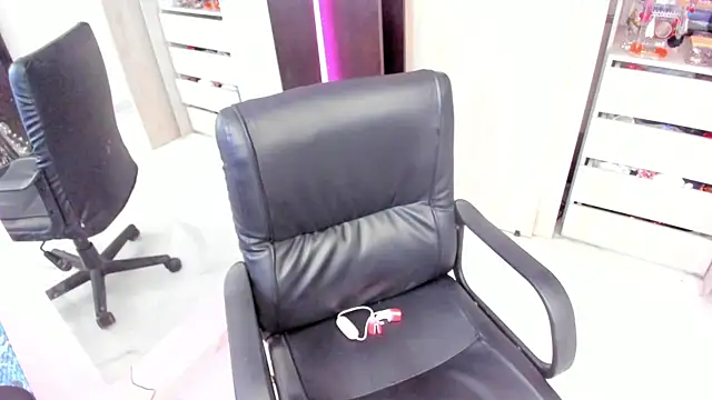 BellaFlaming live