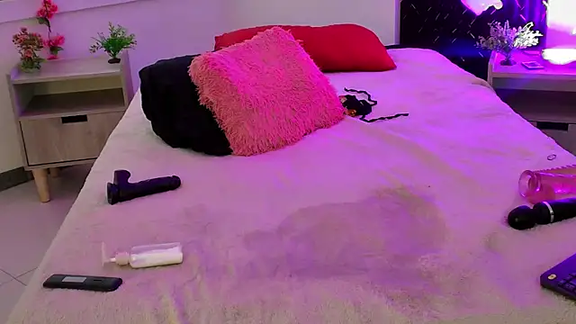 aurora_petitee live