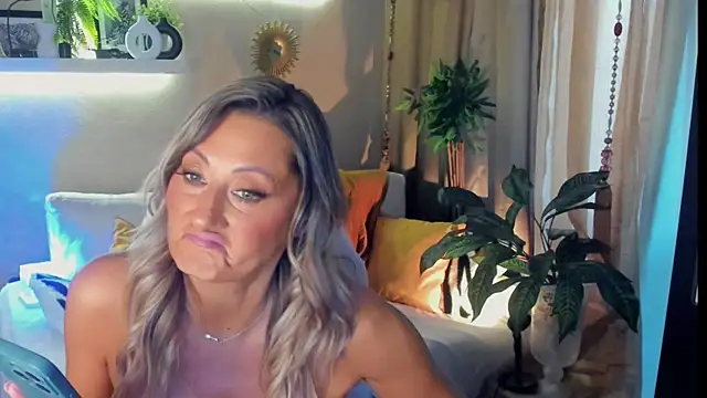 SarahAlluring live