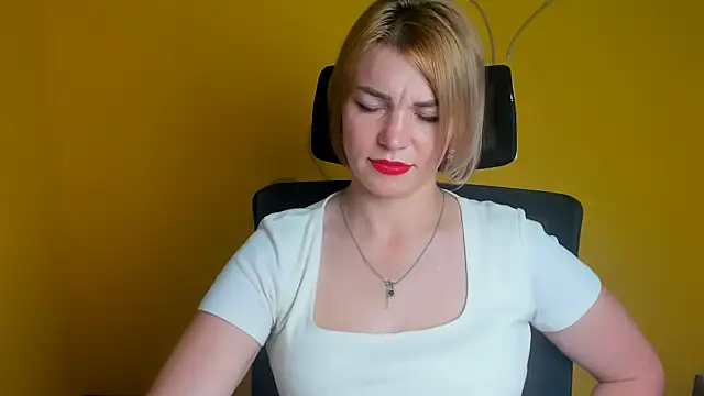CuttieEmma live