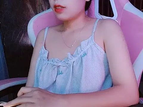 Julie_Ulie live