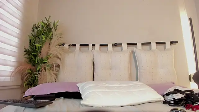 Layra_rous live