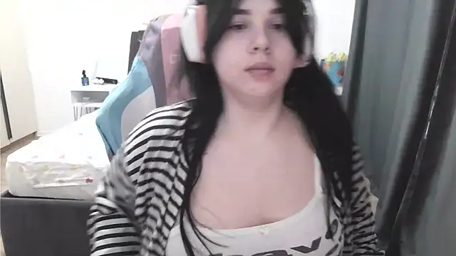 LunarMia live