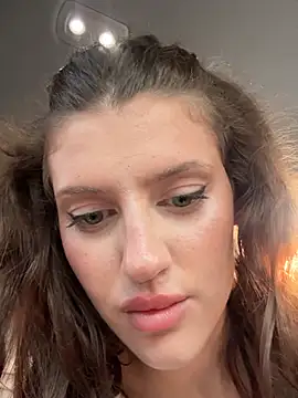Skinny_Alice live