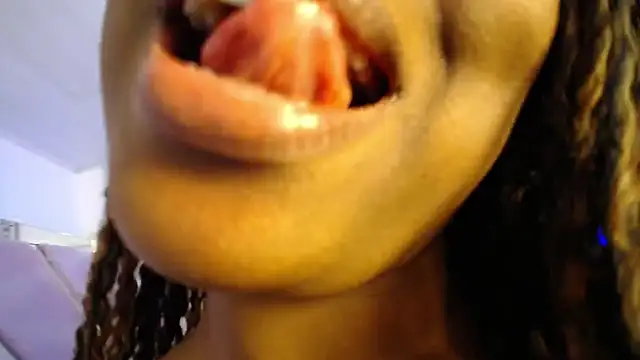 Ebony_rizon live