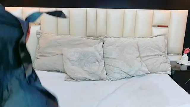 MiaDiamod live