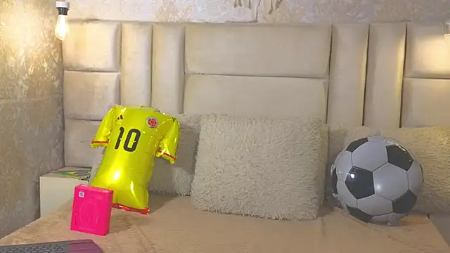 EmilyQueen3x live