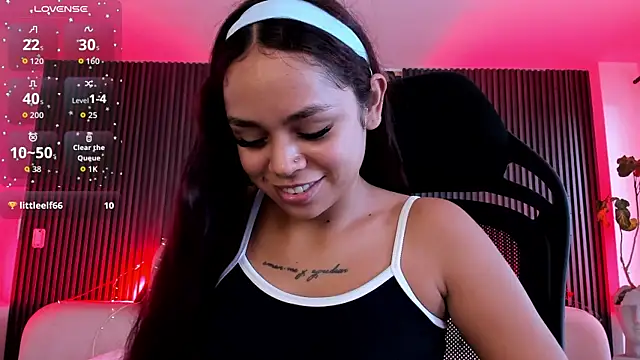 CarolineFyre live