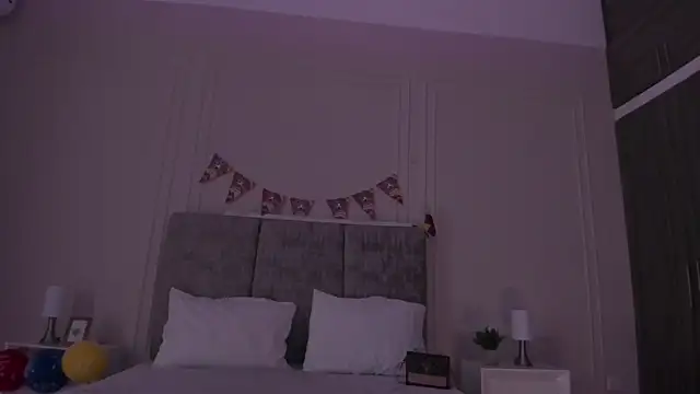 Emma-Velez live