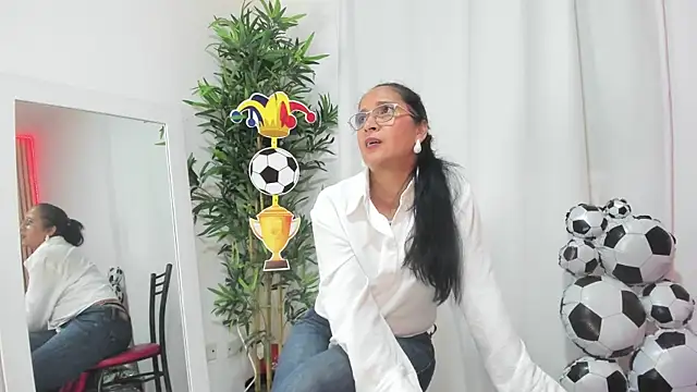 AnnaArela live