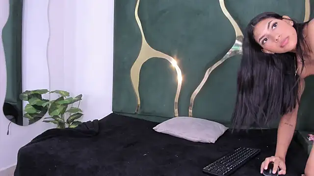 Mila_petiteasm live