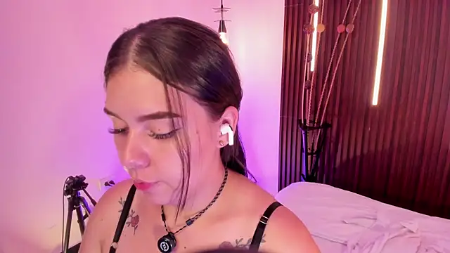 ArianaBaker live