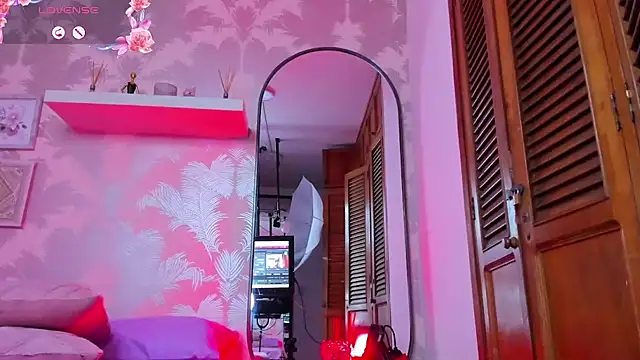 Emma_Thompssonn live