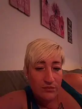 Bigboobiegirl90 live