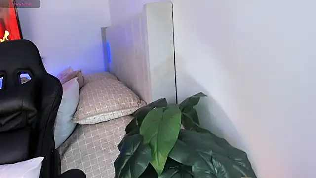 Abbye_blue01 live