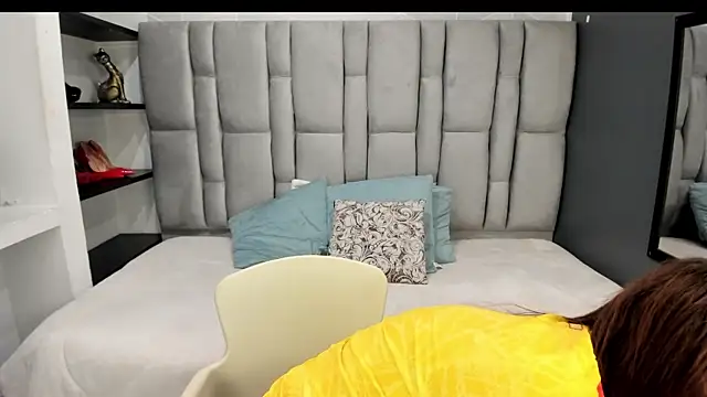Isa_Thompson__ live