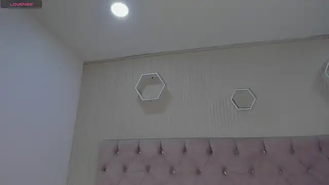 ZarinaWynne live