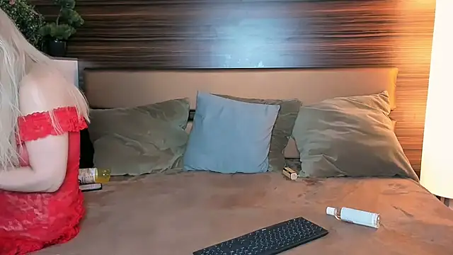 MissyNia live