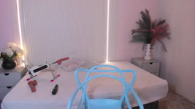 LucyWild8 live