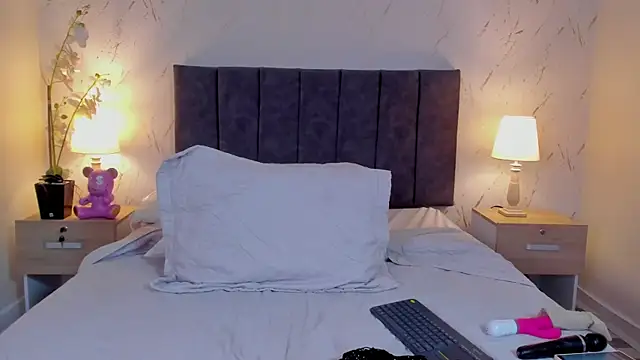 Emilly_Beaumont live