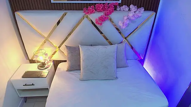 Real_virgin_Pussy live