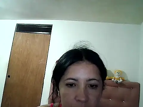 Chiquilove27 live