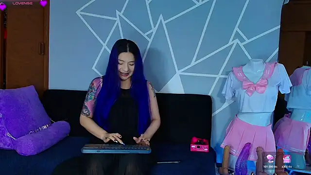 karlamoon23 live