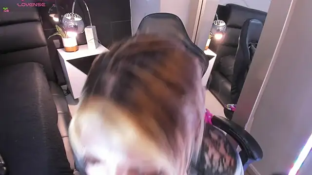 Alanaa_Williams live