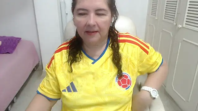 leonela_69 live