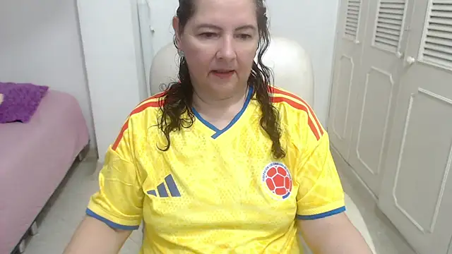 leonela_69 live