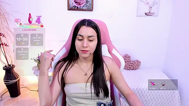 EmmaMyers1 live