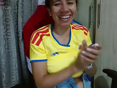Danielagomez33 live