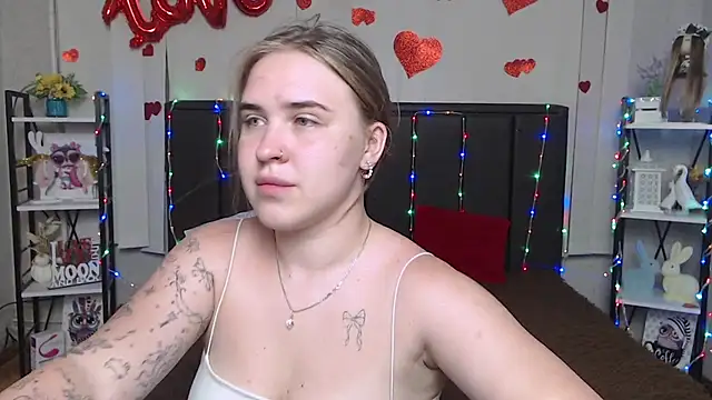 LauraHlot live