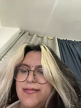 NaylaVelvet live