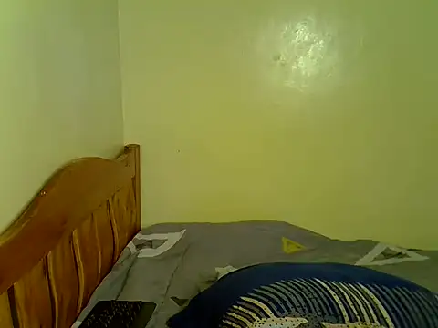 Pearl_petite live