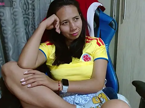 Danielagomez33 live