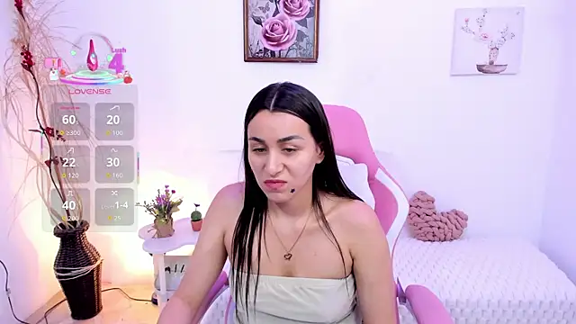 EmmaMyers1 live