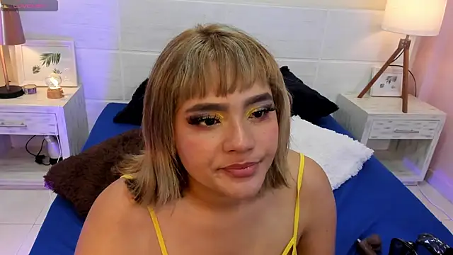 Evaa_Holly live