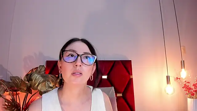 Emilywatsonn live